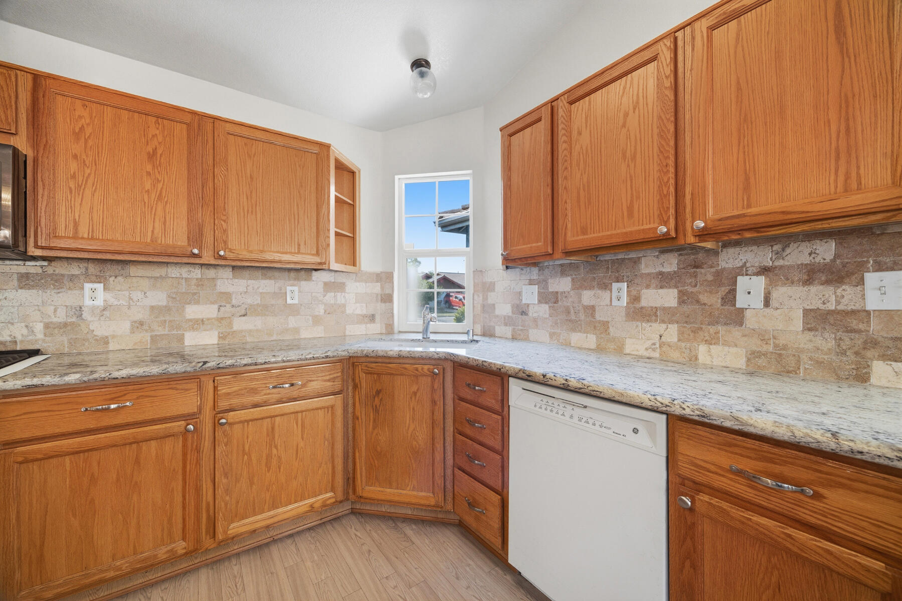 1752 Modoc Avenue Tulare, CA 93274 - Photo 17 of 45 17 - Kitchen (5)