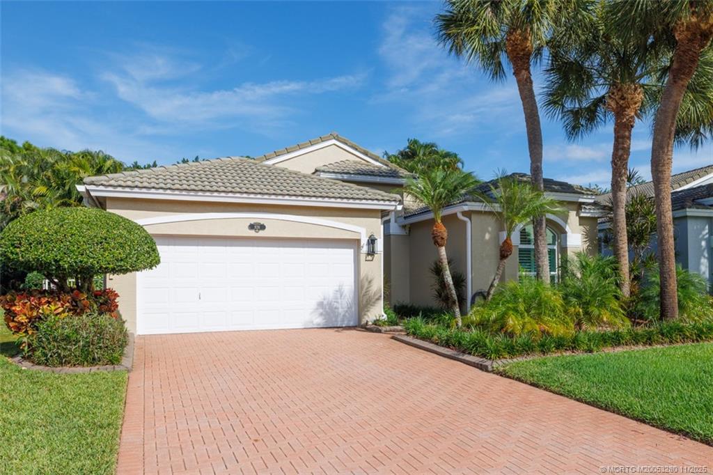 926 Southeast Westminster Place Stuart, FL 34997 - Photo 3 of 53 Driveway