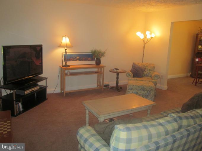 2023 Kennicott Road Baltimore, MD 21244 - Photo 8 of 25 Living Room