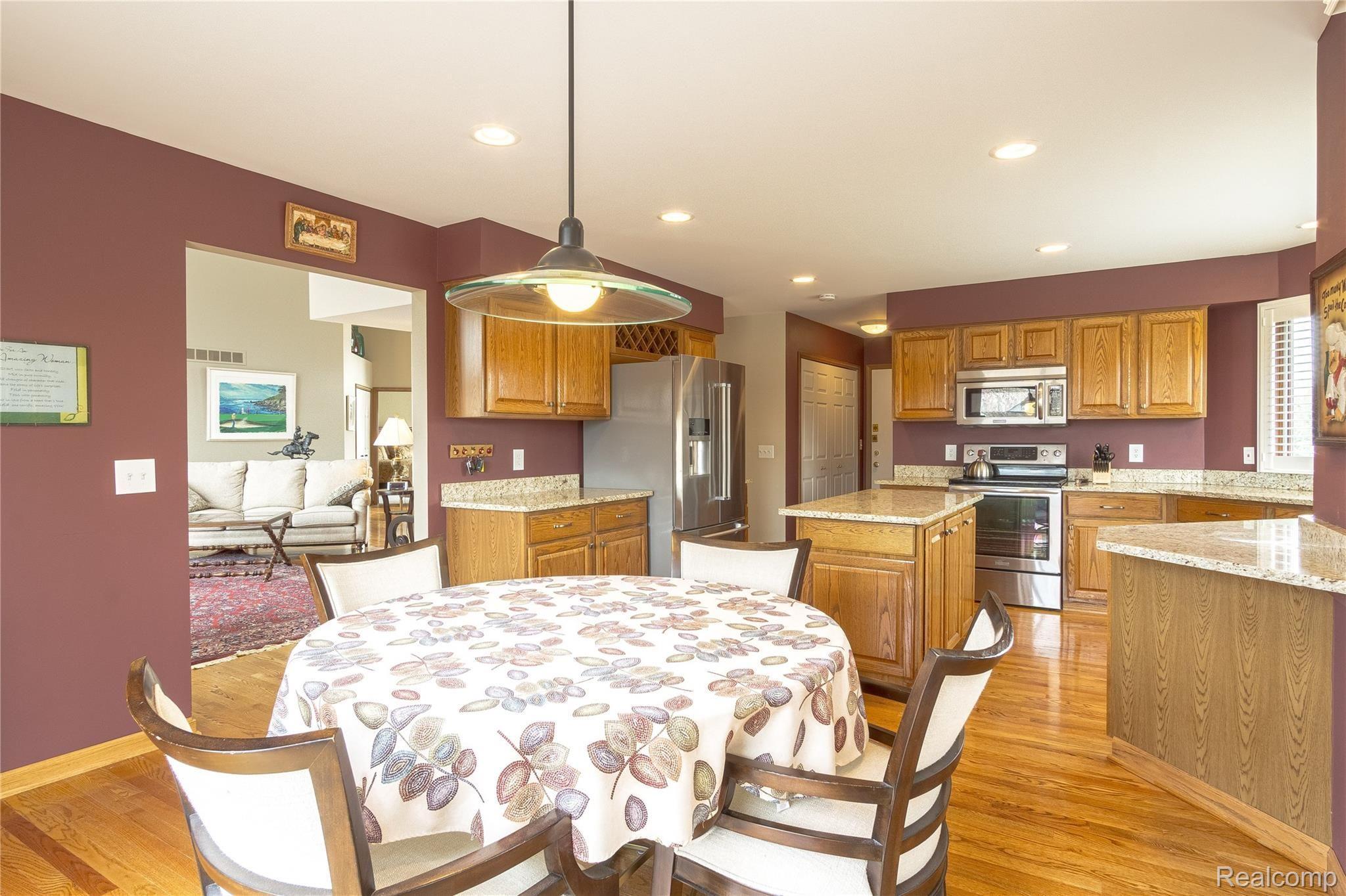 1384 Bembridge Drive Rochester, MI 48307 - Photo 20 of 61 Interiors (15 of 50).jpg
