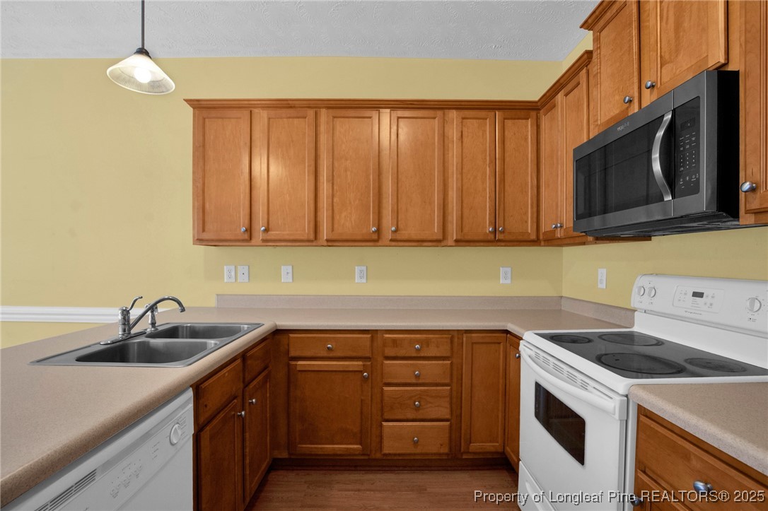 121 Shell Drive Elizabethtown, NC 28337 - Photo 13 of 36 a kitchen with a sink stove and microwave
