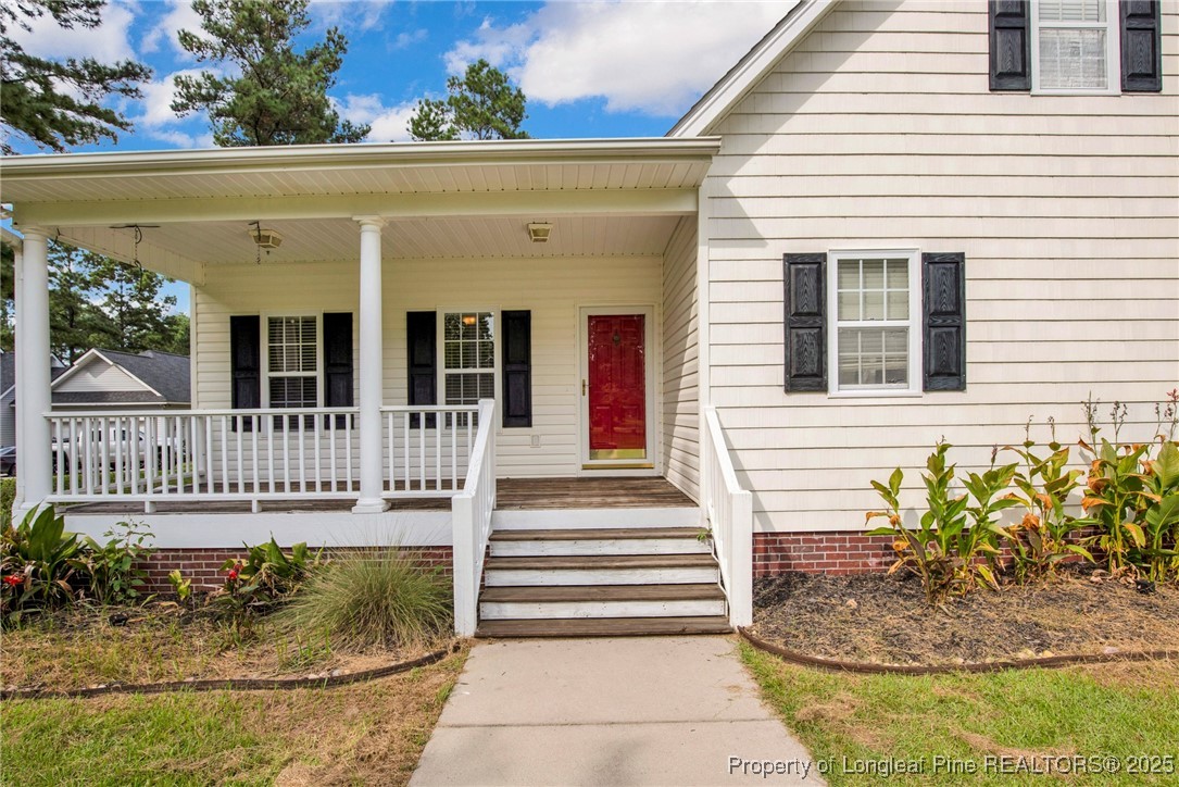 121 Shell Drive Elizabethtown, NC 28337 - Photo 2 of 36 a front view of a house