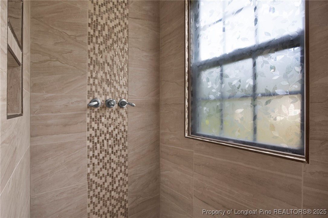 121 Shell Drive Elizabethtown, NC 28337 - Photo 25 of 36 a view of a window