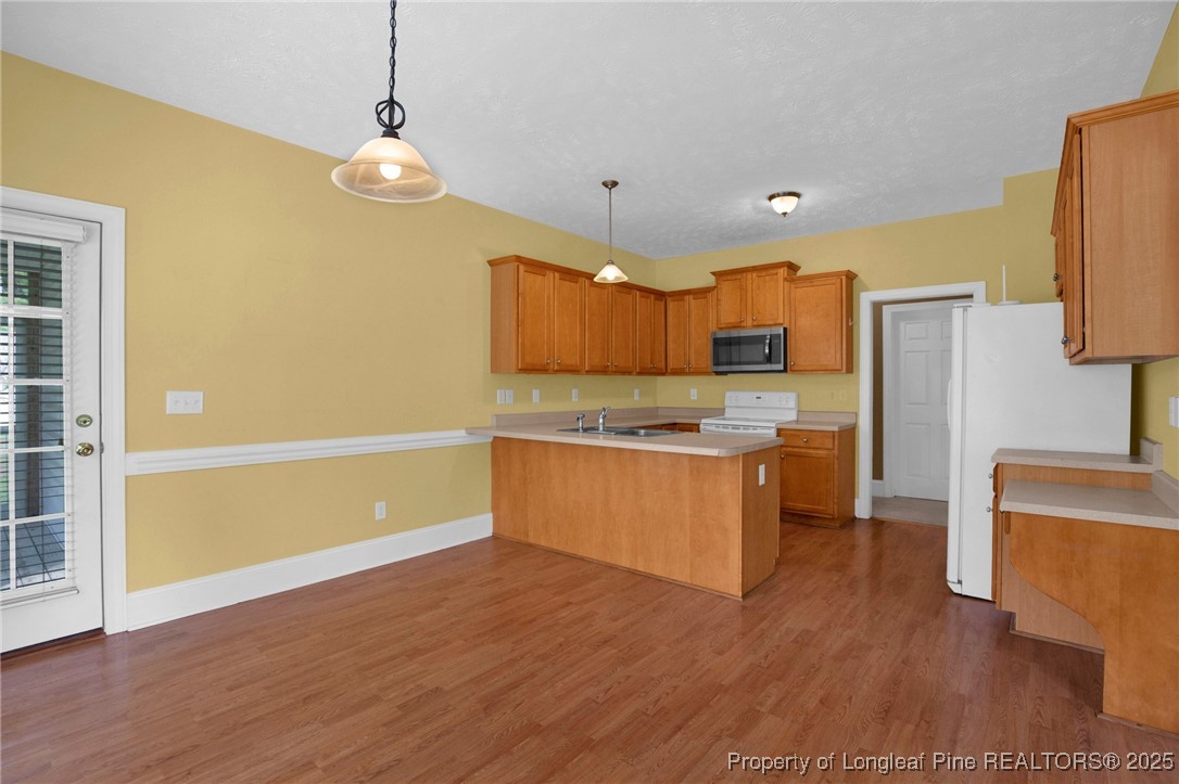 121 Shell Drive Elizabethtown, NC 28337 - Photo 10 of 36 a kitchen with granite countertop a stove a sink and a refrigerator