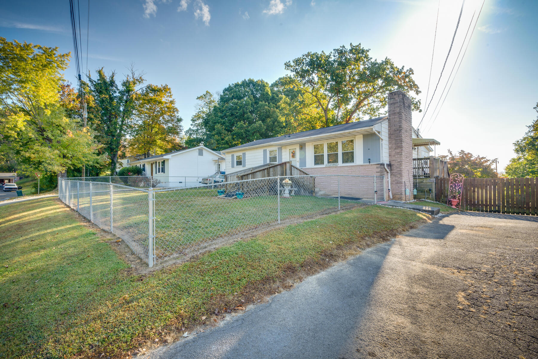 2104 Osborne Street Bristol, VA 24201 - Photo 3 of 35 003
