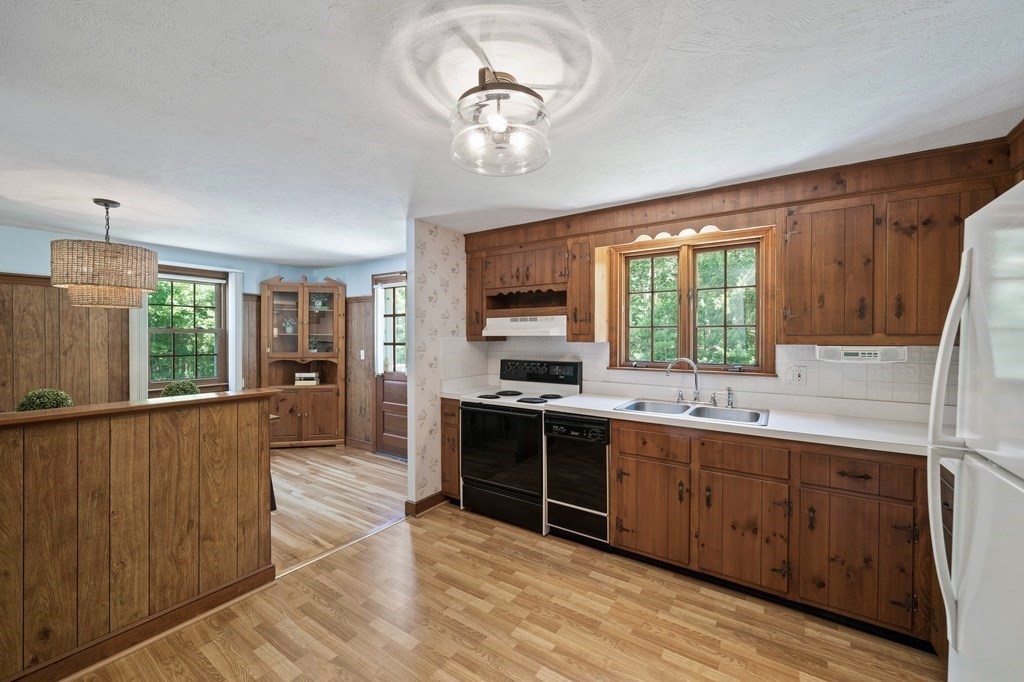 264 Myrtle Street Hanover, MA 02339 - Photo 7 of 24 Gallery Image 7