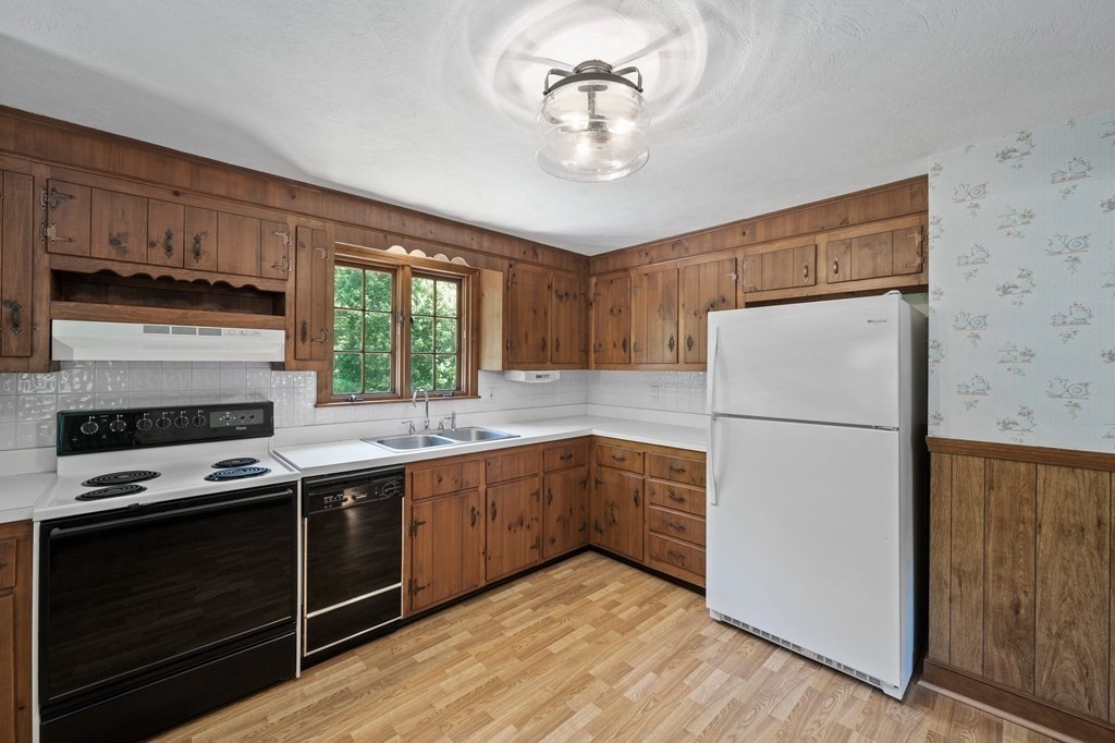 264 Myrtle Street Hanover, MA 02339 - Photo 8 of 24 Gallery Image 8