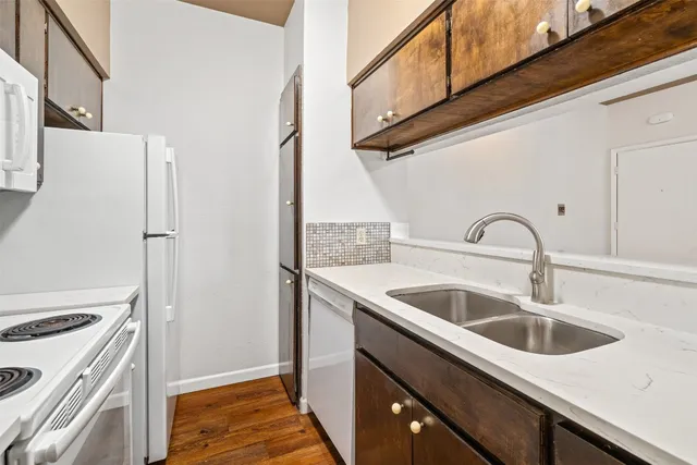 $1,200 | 612 Park Place, Unit 201, Austin, TX 78705