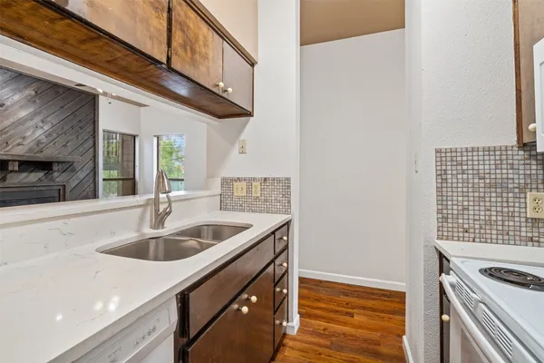 $1,200 | 612 Park Place, Unit 201, Austin, TX 78705