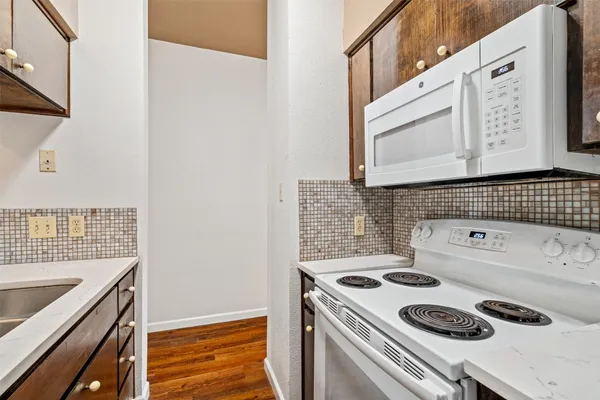 $1,200 | 612 Park Place, Unit 201, Austin, TX 78705