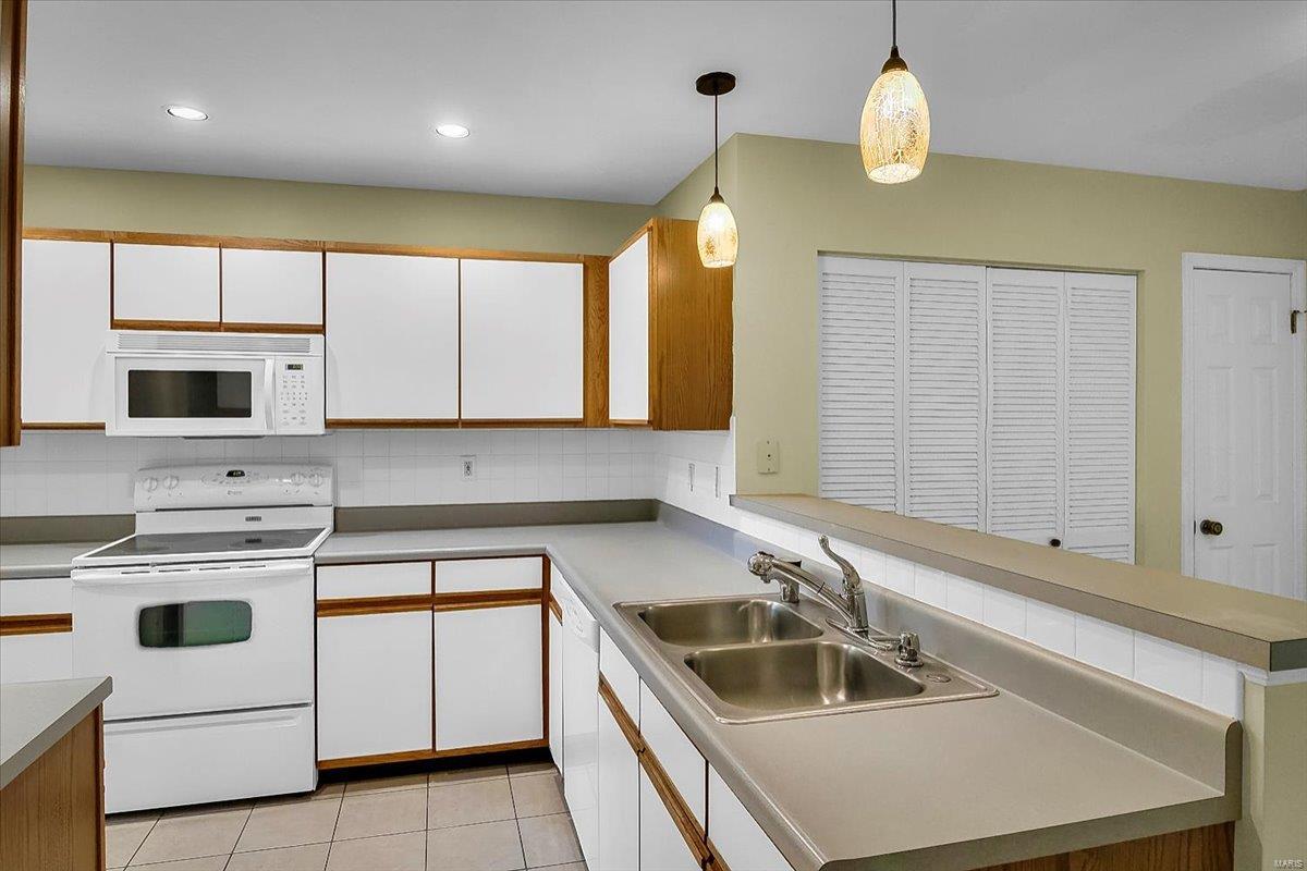 1828 Ridgeview Cir Drive Ballwin, MO 63021 - Photo 13 of 45