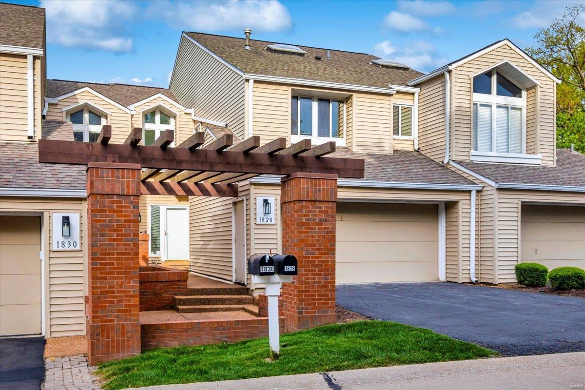 1828 Ridgeview Cir Drive Ballwin, MO 63021 - Photo 2 of 45