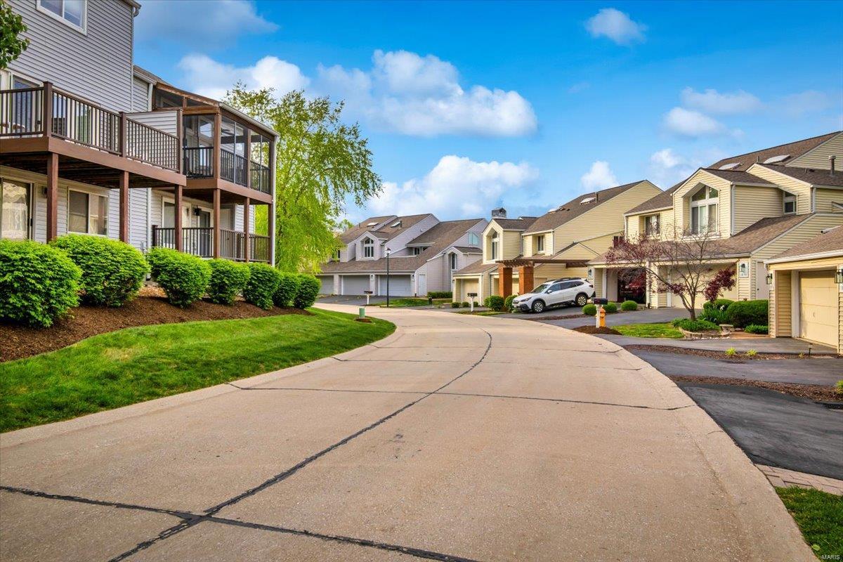 1828 Ridgeview Cir Drive Ballwin, MO 63021 - Photo 4 of 45