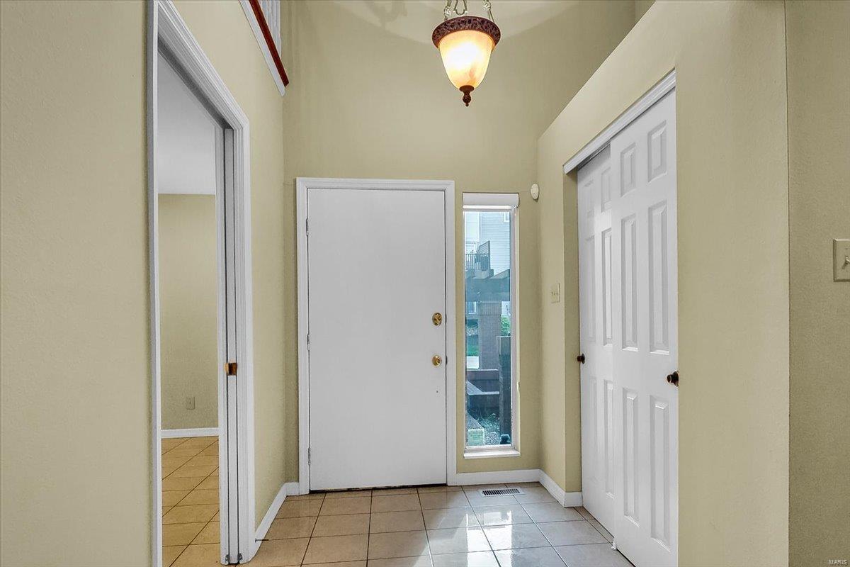 1828 Ridgeview Cir Drive Ballwin, MO 63021 - Photo 5 of 45