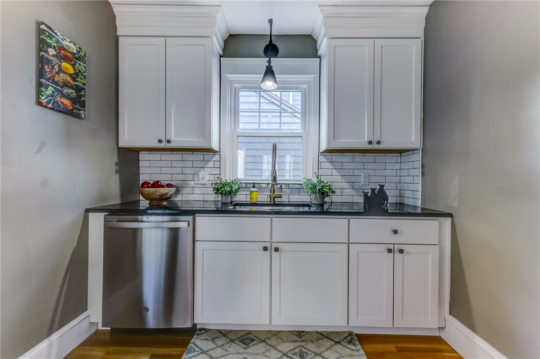42 Mayfair Road Warwick, RI 02888 - Photo 13 of 34 Gallery Image 13