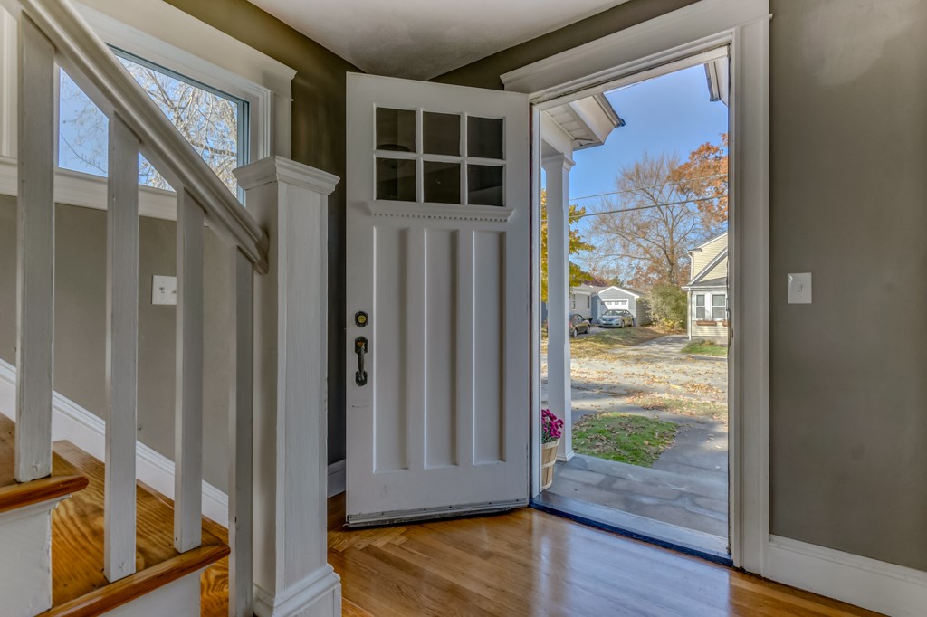 42 Mayfair Road Warwick, RI 02888 - Photo 2 of 34 Gallery Image 2