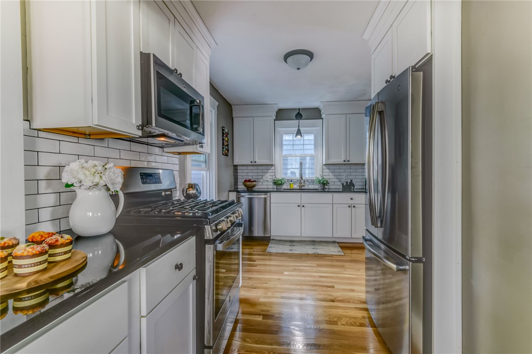 42 Mayfair Road Warwick, RI 02888 - Photo 4 of 34 Gallery Image 4