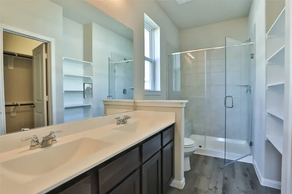 an empty room with closet and mirror