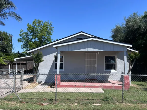 $1,550 | 230 West Pinedale Avenue, Pinedale, CA 93650