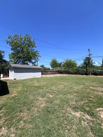 $1,550 | 230 West Pinedale Avenue, Pinedale, CA 93650