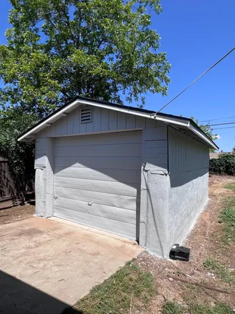 $1,550 | 230 West Pinedale Avenue, Pinedale, CA 93650