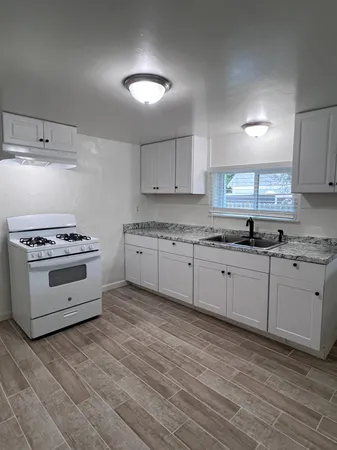 $1,550 | 230 West Pinedale Avenue, Pinedale, CA 93650