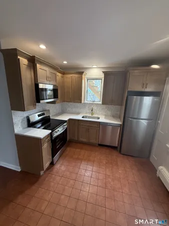 $2,400 | 133 Ocean Avenue, Bridgeport, CT 06605