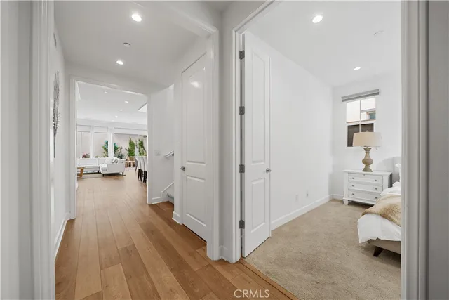 a en suite bathroom with a toilet and a view of bathroom