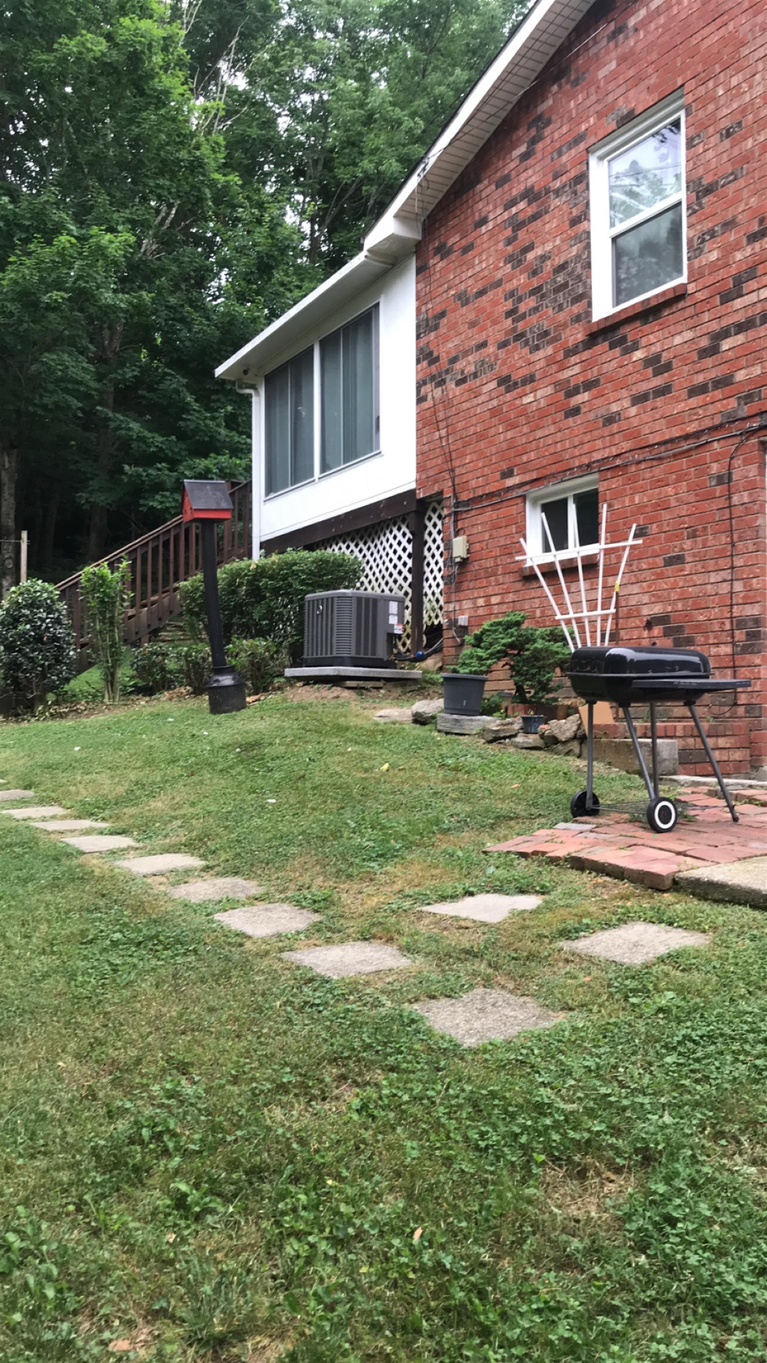 5189 Hilson Road Nashville, TN 37211 - Photo 8 of 10 Wonderful side yard