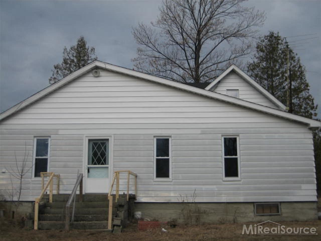 6865 North Lake Road Mayville, MI 48744 - Photo 2 of 12 31186121-1.JPG