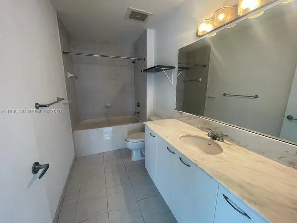 $3,390 | 133 Northeast 2nd Avenue, Unit 1813, Miami, FL 33132