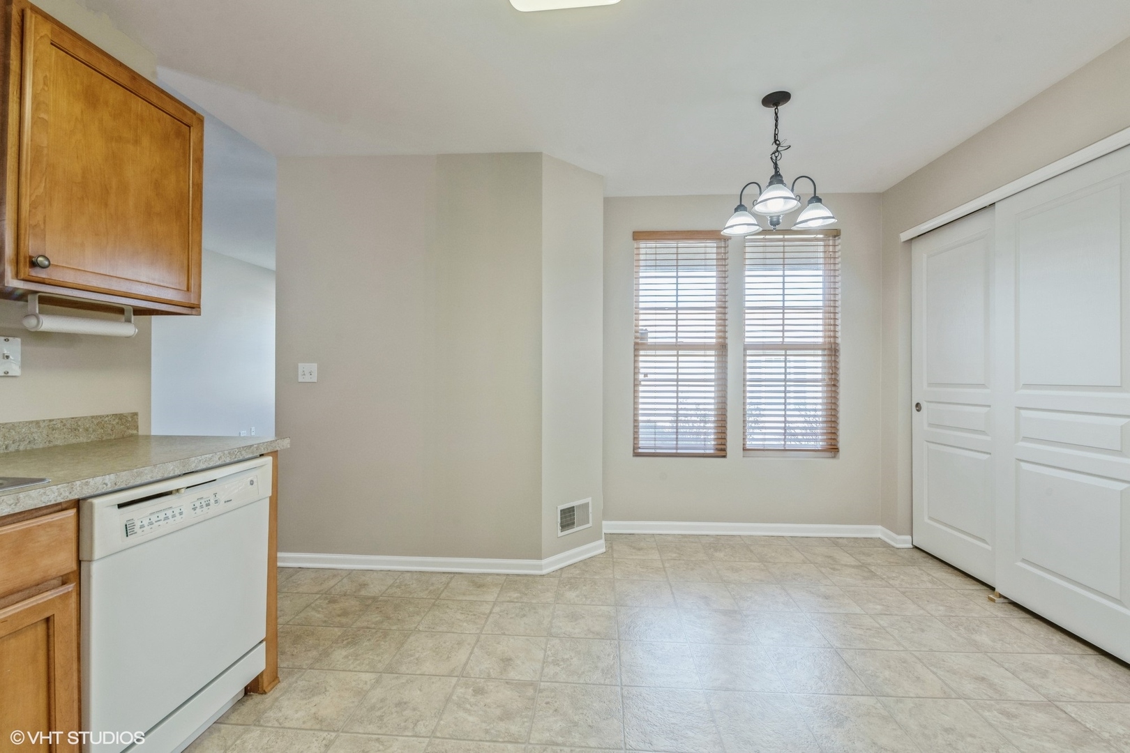 622 South Curran Road Round Lake, IL 60073 - Photo 9 of 25 Gallery Image 9