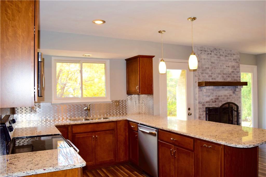 7826 Hoover Road Indianapolis, IN 46260 - Photo 3 of 24 Gallery Image 3
