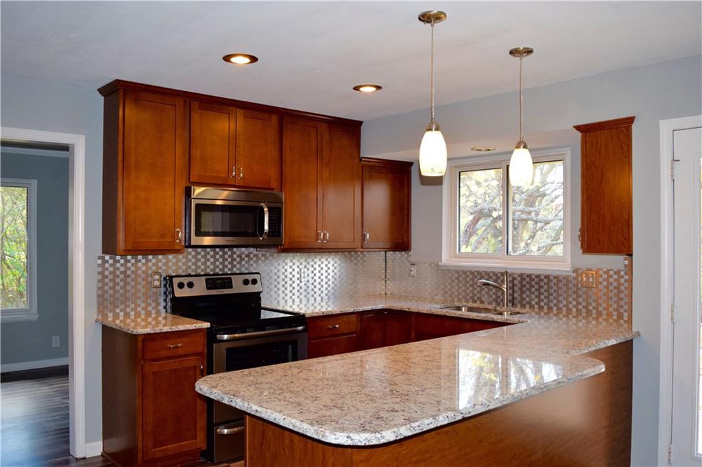 7826 Hoover Road Indianapolis, IN 46260 - Photo 4 of 24 Gallery Image 4
