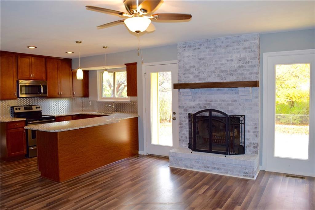 7826 Hoover Road Indianapolis, IN 46260 - Photo 5 of 24 Gallery Image 5
