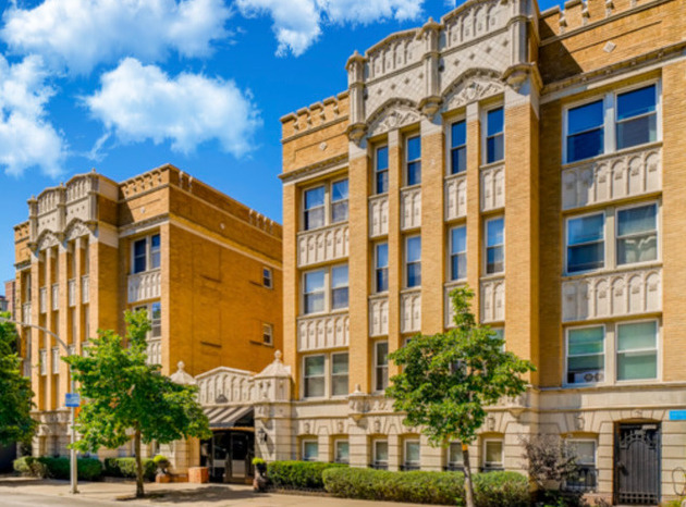 4240 North Clarendon Avenue, Unit 208S Chicago, IL 60613 - Photo 1 of 14 front view of a building