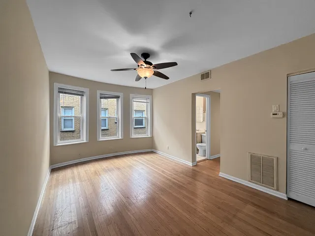 $1,150 | 4240 North Clarendon Avenue, Unit 208S, Chicago, IL 60613