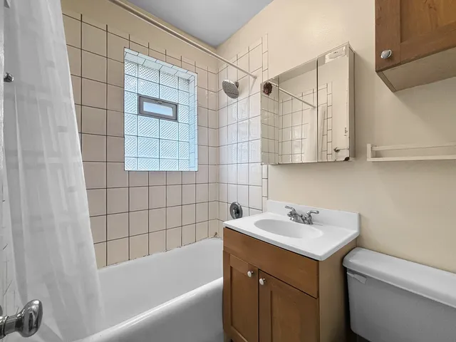 $1,150 | 4240 North Clarendon Avenue, Unit 208S, Chicago, IL 60613