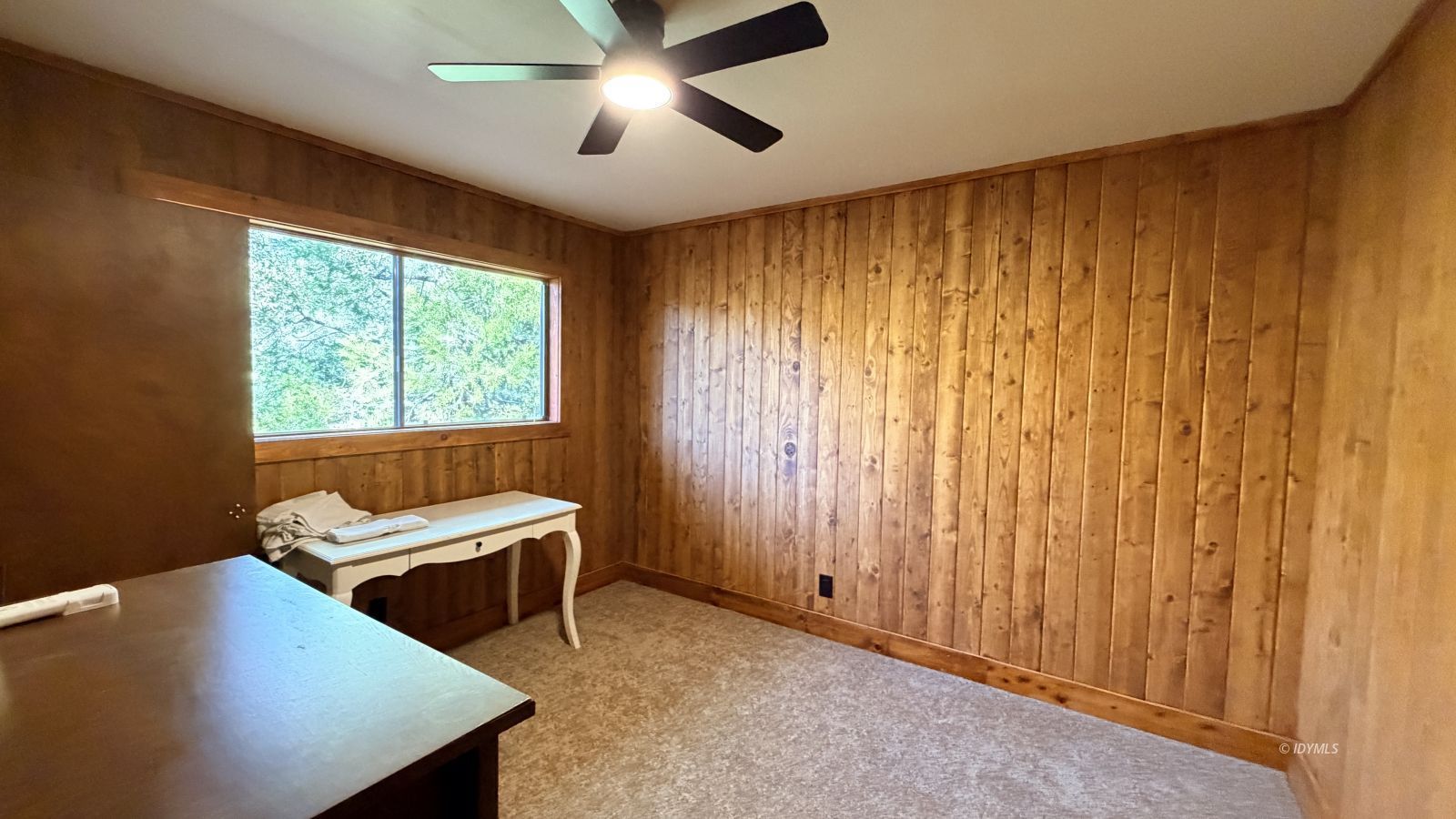 53390 Circle View Drive Idyllwild, CA 92549 - Photo 13 of 22 a room with a bed and a window