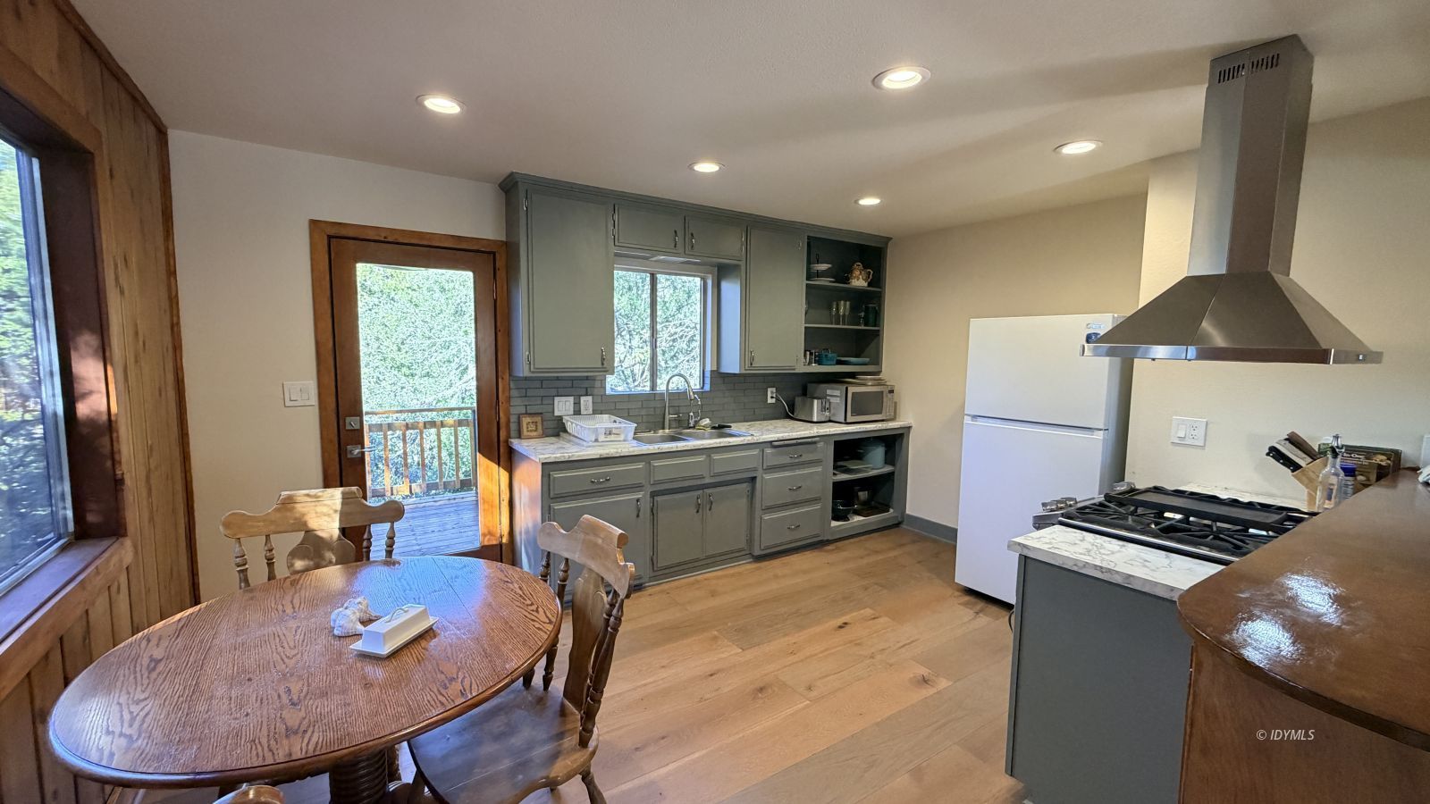 53390 Circle View Drive Idyllwild, CA 92549 - Photo 18 of 22 a kitchen with sink stove and refrigerator