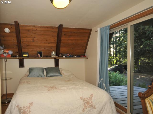 38215 Harolds Road Dexter, OR 97431 - Photo 7 of 16 a bedroom with a bed and window