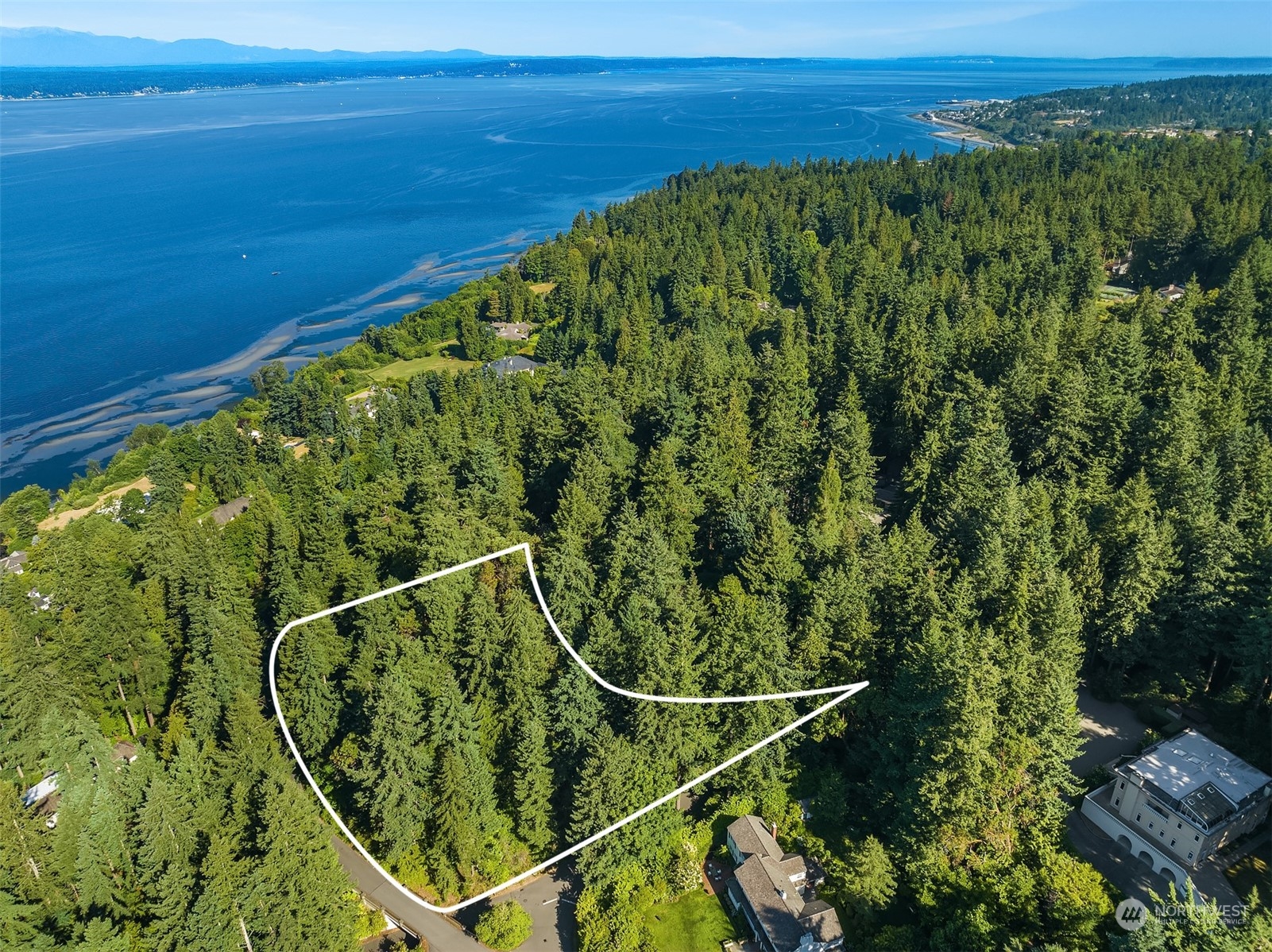 62 Madrona Lane Shoreline, WA 98177 - Photo 2 of 22 a view of a floor with sitting area
