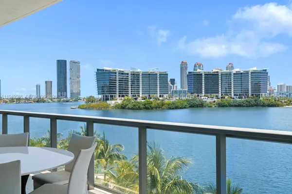$1,950,000 | 3300 Northeast 188th Street, Unit 414, Aventura, FL 33180