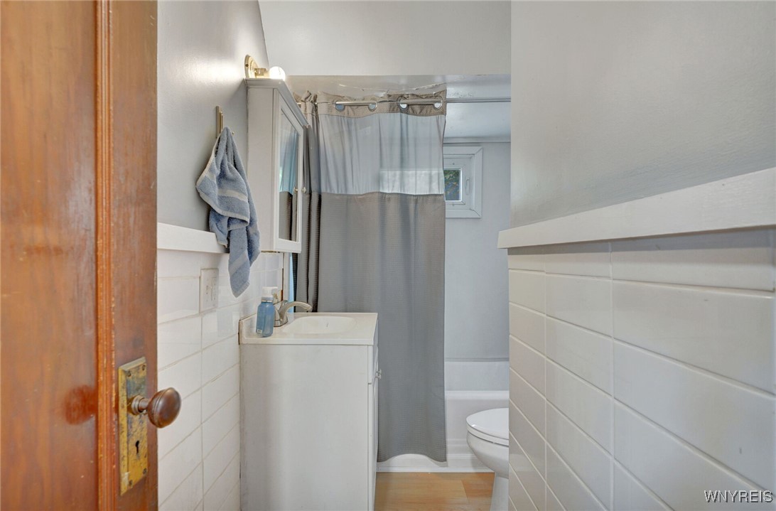 224 Cayuga Road Cheektowaga, NY 14225 - Photo 14 of 28 Bathroom