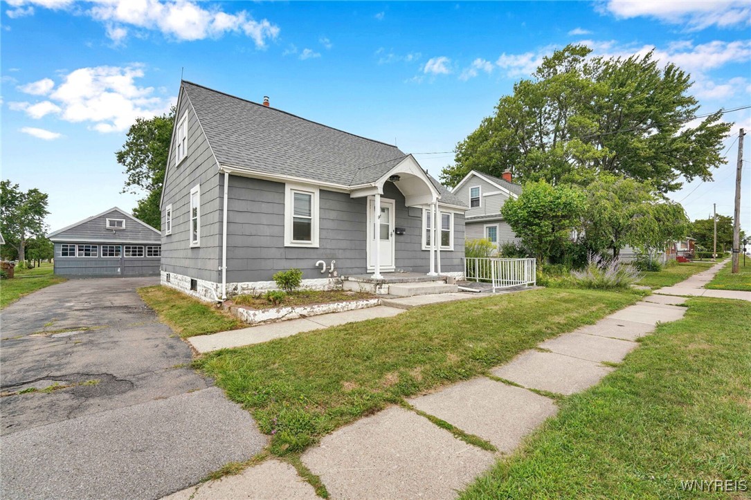 224 Cayuga Road Cheektowaga, NY 14225 - Photo 2 of 28 Front of House/Garage