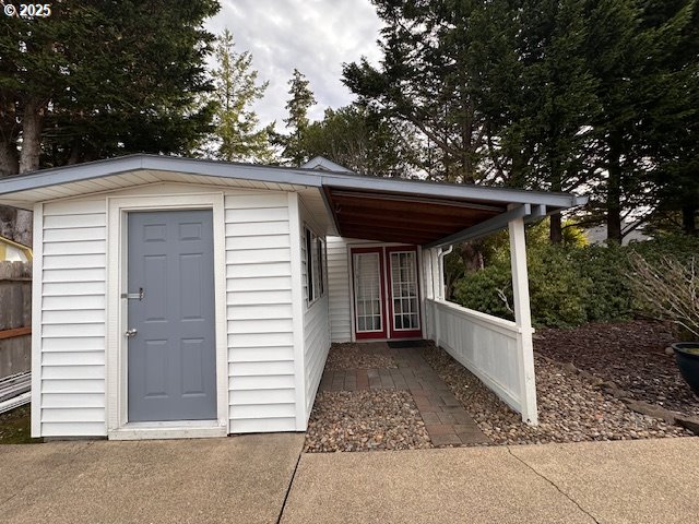 3932 Spruce Street Florence, OR 97439 - Photo 24 of 39 a view of backyard with small cabin and wooden fence