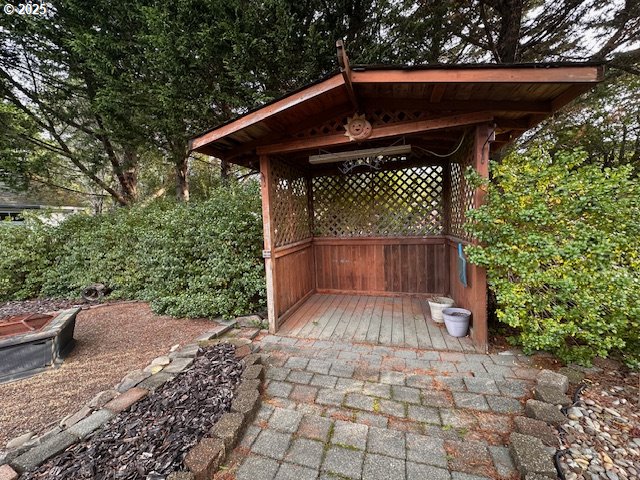 3932 Spruce Street Florence, OR 97439 - Photo 28 of 39 a view of entryway with a wooden fence