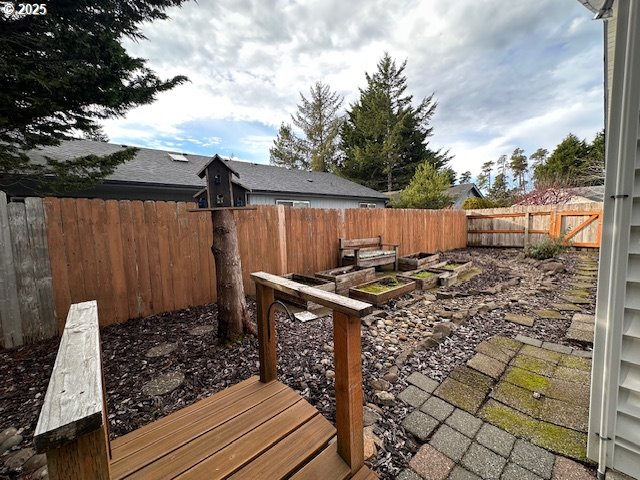 3932 Spruce Street Florence, OR 97439 - Photo 29 of 39 a view of a backyard with wooden fence