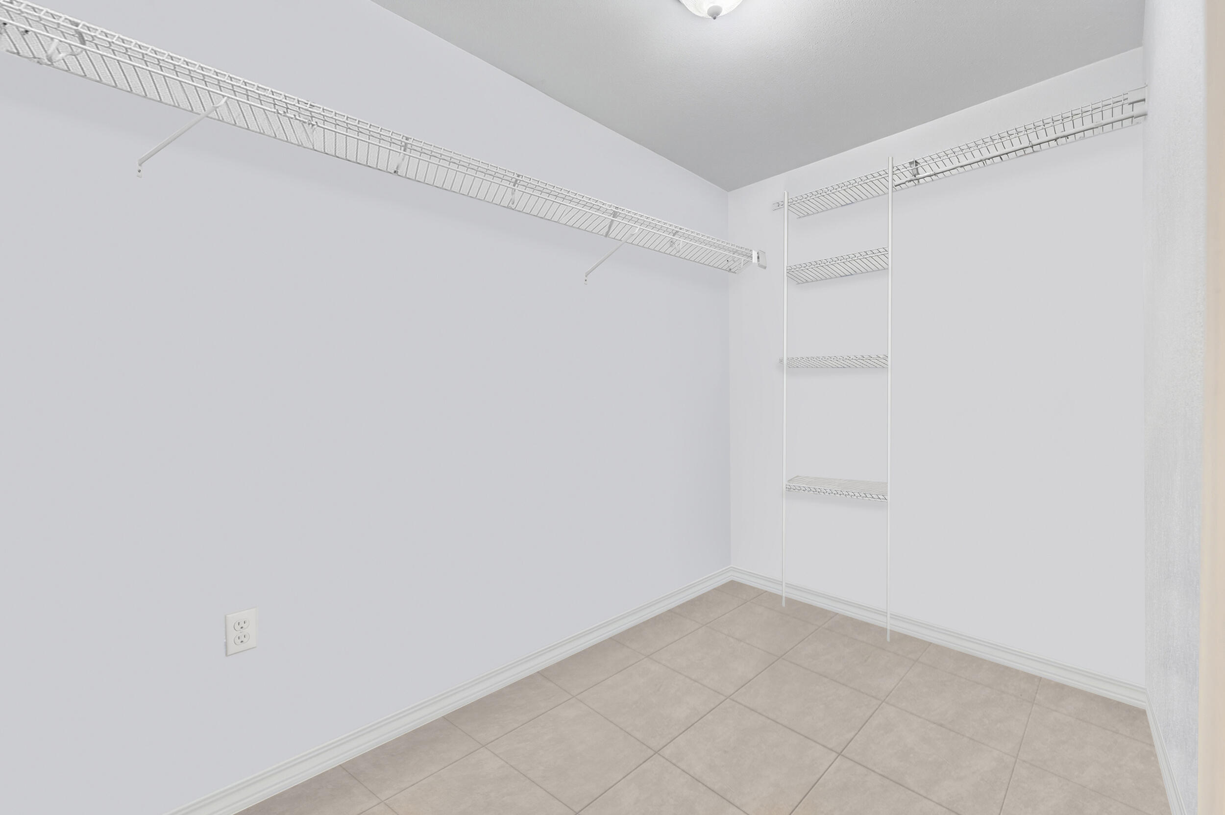 5589 Chalker Road Molino, FL 32577 - Photo 13 of 38 a view of a room