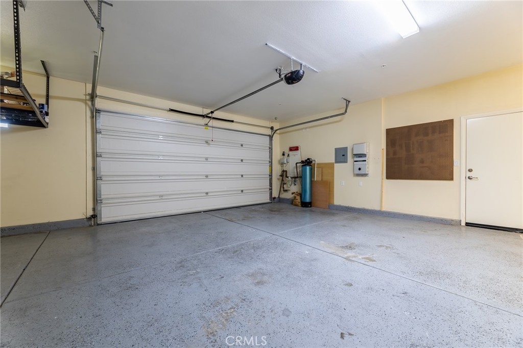 26459 Riverrock Way Saugus, CA 91350 - Photo 59 of 60 a view of a garage room